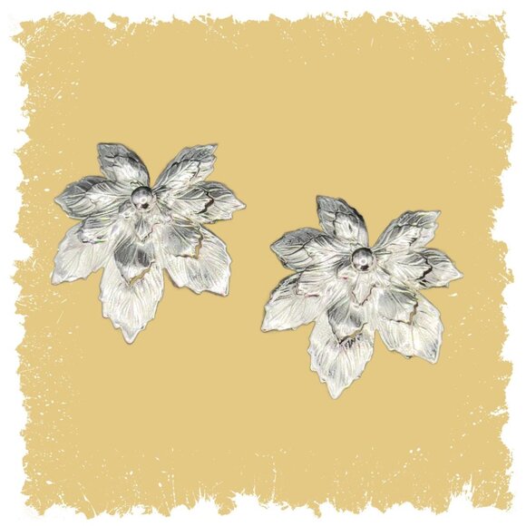 SILVERY MAPLE Leaf Vintage 1958 Clip On Earrings - Picture 4 of 9